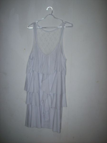 Vestido branco com babados